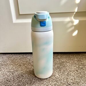 Owala 32 oz. Neptune Glow in the Dark FreeSip Water Bottle